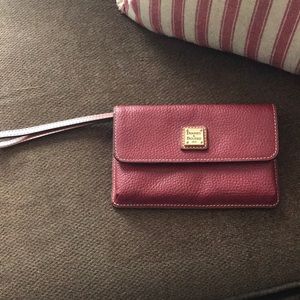 Dooney and Bourke wristlet-burgundy